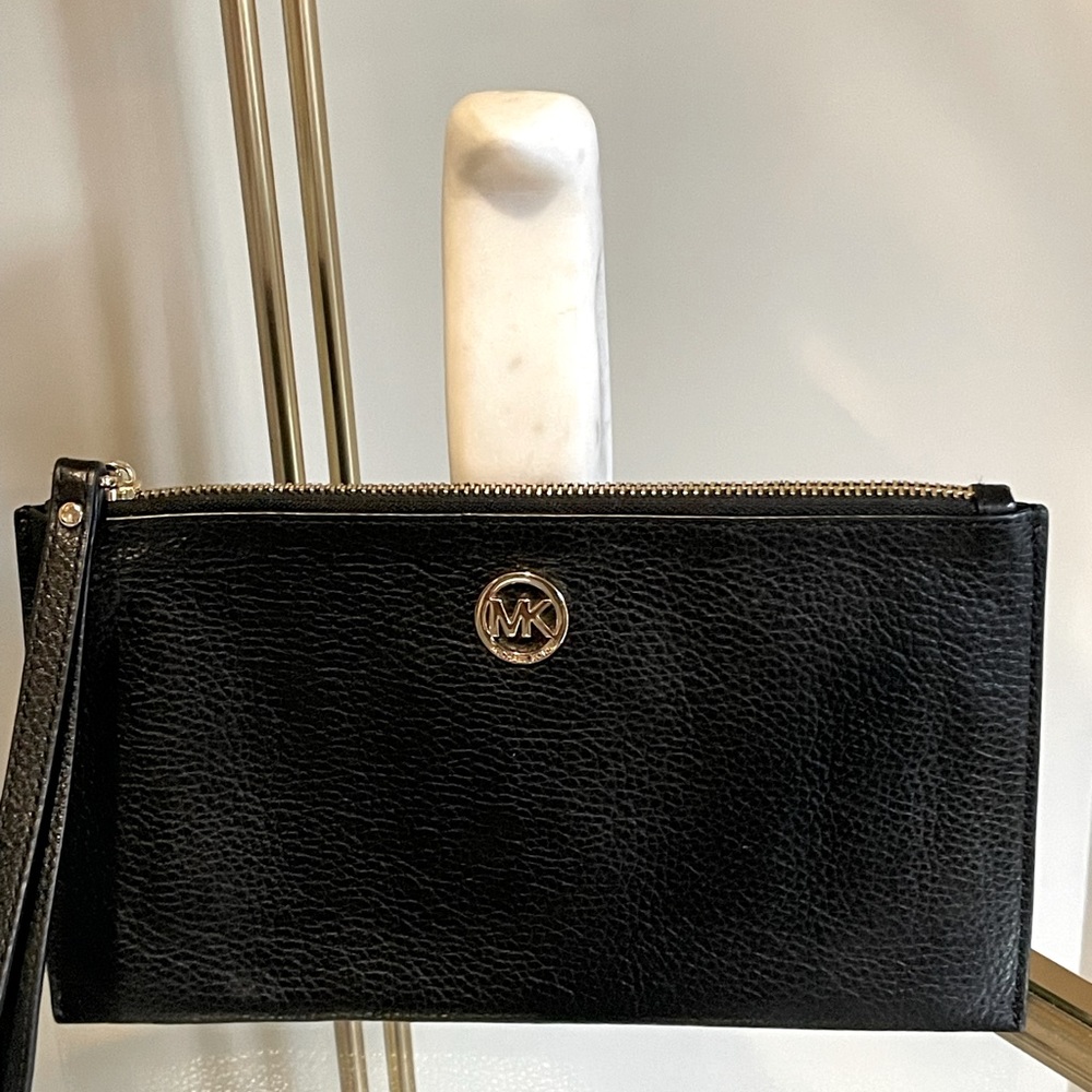 Michael Kors Large Jet Set Wristlet Clutch